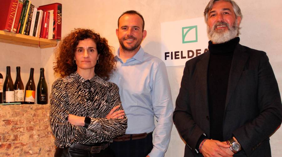 Lola Hurtado, responsable de Marketing; Rodrigo Martín, gerente de Transporte y Logística; y Óscar López, CEO de Fieldeas. Foto B.C.