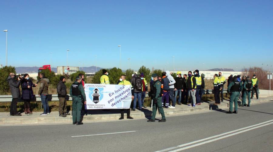 Sindicatos y patronal de amarre acudirán mañana a mediación en Barcelona