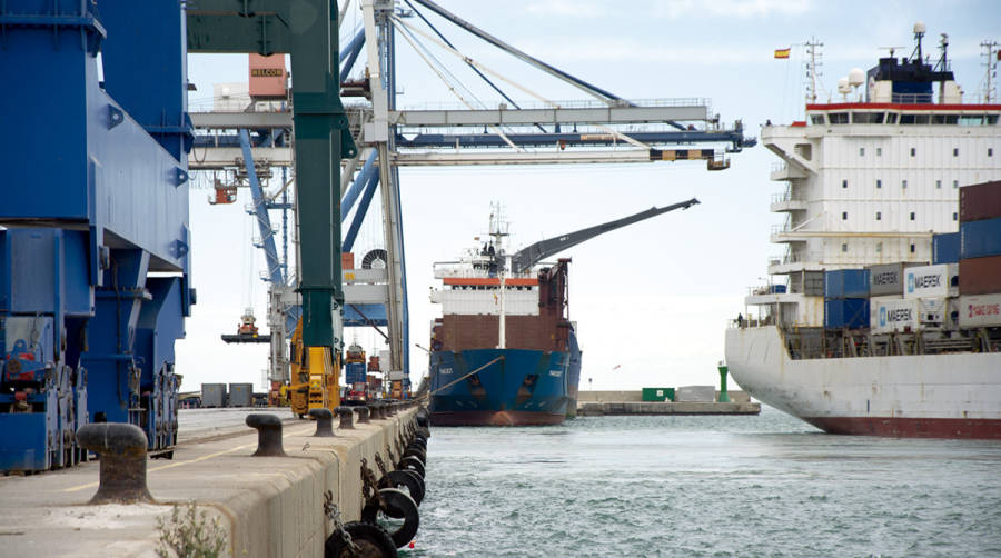 PortCastell&oacute; rompe su tendencia a la baja tras el impulso del granel l&iacute;quido en agosto