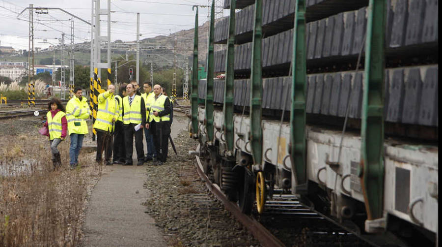 Adif adecua el centro log&iacute;stico de Muriedas a trenes de 750 metros