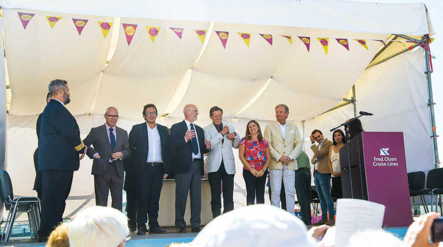 El alcalde de C&aacute;diz, Jos&eacute; Mar&iacute;a Gonz&aacute;lez; la presidenta de la Diputaci&oacute;n Provincial de C&aacute;diz, Irene Garc&iacute;a, y el presidente de la Autoridad Portuaria de la Bah&iacute;a de C&aacute;diz, Jos&eacute; Luis Blanco, presidieron el lunes el acto de presentaci&oacute;n del programa Captains in C&aacute;diz.