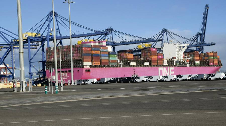 Valenciaport gestionó en octubre 6.803.999 toneladas de mercancías, lo que supone un crecimiento del 6,99% respecto octubre de 2022.