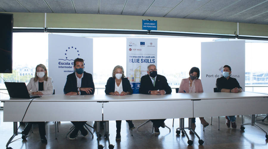 Marta Miquel, chief business officer de Escola Europea; Guillem Sarda&ntilde;&eacute;s, CEO de eGlobe; Marisa Clavero, profesora Instituto Llu&iuml;sa Cura; Eduard Rod&eacute;s, director de Escola Europea; Valentina Salinas, project manager en Click &amp; Cargo; y Alex Rodr&iacute;guez, desarrollador en Click &amp; Cargo. Foto A.Tejera.