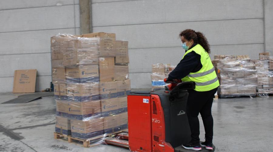 Port de Barcelona habilita un hub logístico para albergar material humanitario