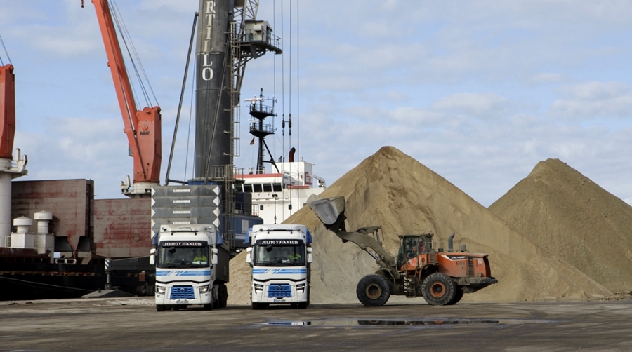 Los graneles líquidos impulsan los tráficos de Cádiz en febrero