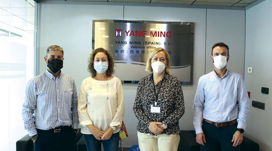 De izquierda a derecha: Ximo Aracil, jefe de Log&iacute;stica; Consuelo Horna, jefa de Administraci&oacute;n, Esther Visiedo, Managing Director; y Andr&eacute;s Camarasa, Sales Manager, de Yang Ming. Foto Magda Tatay.