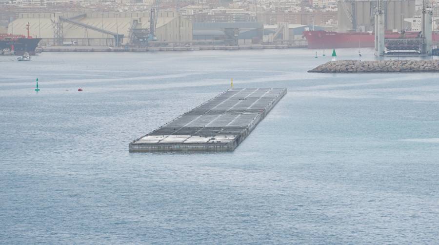 El emplazamiento del último de los 11 cajones dibuja la línea de atraque del muelle Balears en el Port de Tarragona.