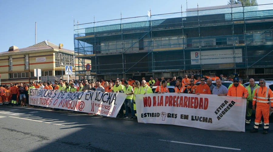 Los estibadores mantienen la huelga a pesar de que Bilboestiba CPE aparca su disoluci&oacute;n