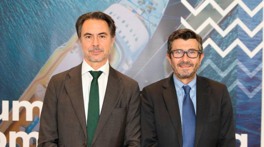 El presidente de Puertos del Estado, Álvaro Rodríguez Dapena (a la derecha), y el director de la Asociación Internacional de Líneas de Cruceros en España, Alfredo Serrano Chacón.