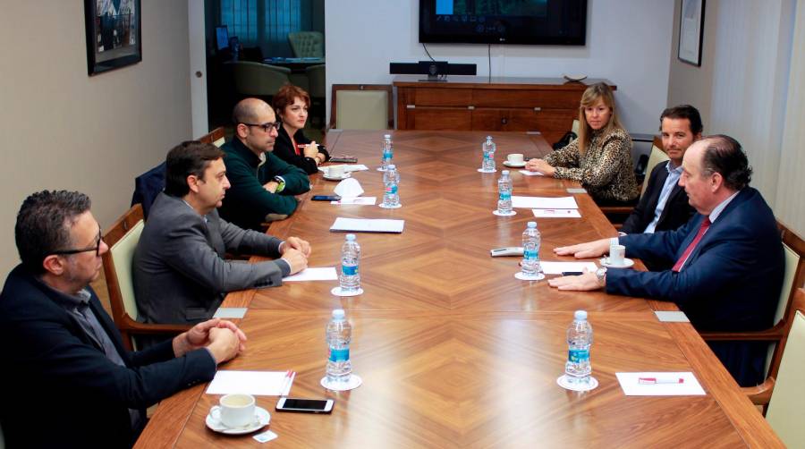 Un momento de la reunión entre representantes de ambas entidades.