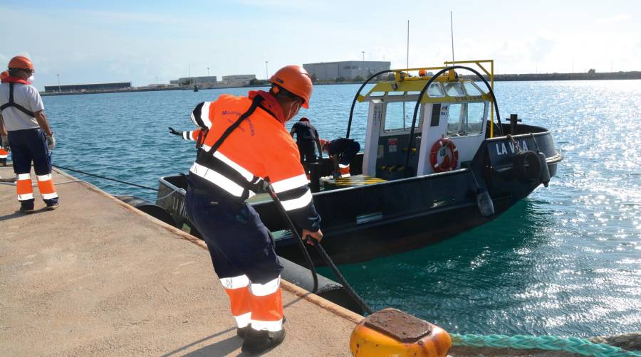 Los trabajadores de Amarradores del Puerto de Sagunto mantienen las movilizaciones. Foto: Raúl Tárrega.