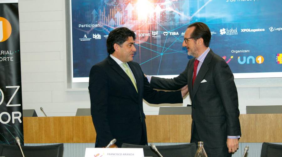 David Pérez, consejero de Transportes e Infraestructuras de la Comunidad de Madrid; y Francisco Aranda, presidente de UNO. Foto B.C.