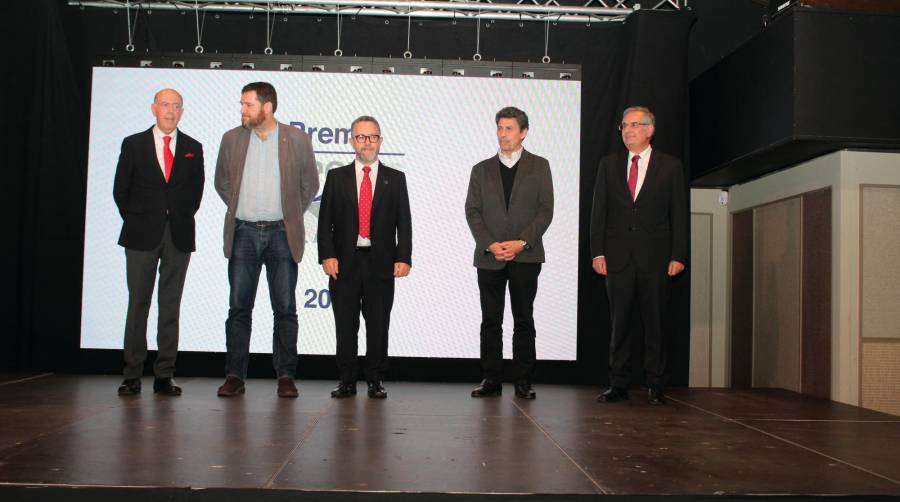 Joan Oriol, presidente de Apport; Marc Sanglas, secretario de Mobilidad y Logística de la Generalitat; Säul Garreta, presidente de la Autoridad Portuaria de Tarragona; Manel Castaño, concejal de Educación y Memoria Histórica del Ayuntamiento de Tarragona; y Carlos Miranda, secretario general de la Subdelegación de Gobierno. Foto: JMB