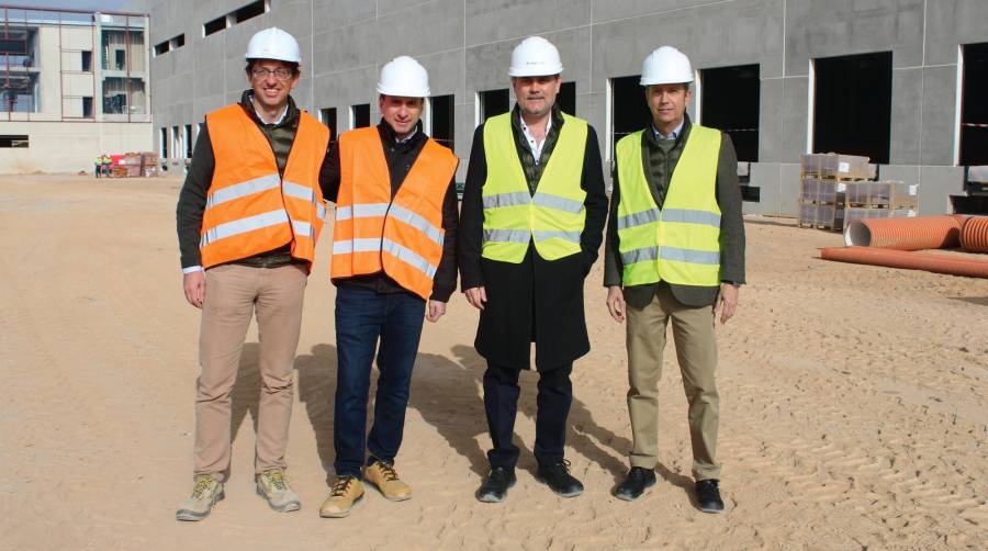 Desde la izquierda, José Ignacio Gómez, head of Development Management de Prologis España; Eduardo Martínez, Lean Transformation, Operational Excellence, Continuous Improvement Leader and Change Agent de Prologis; Cristian Oller, vicepresidente y country manager de Prologis España; y Manuel Hurtado de Amézaga, Leasing &amp; Customer Experience director de Prologis España, en las obras de Prologis Park Guadalajara. Foto B.C.