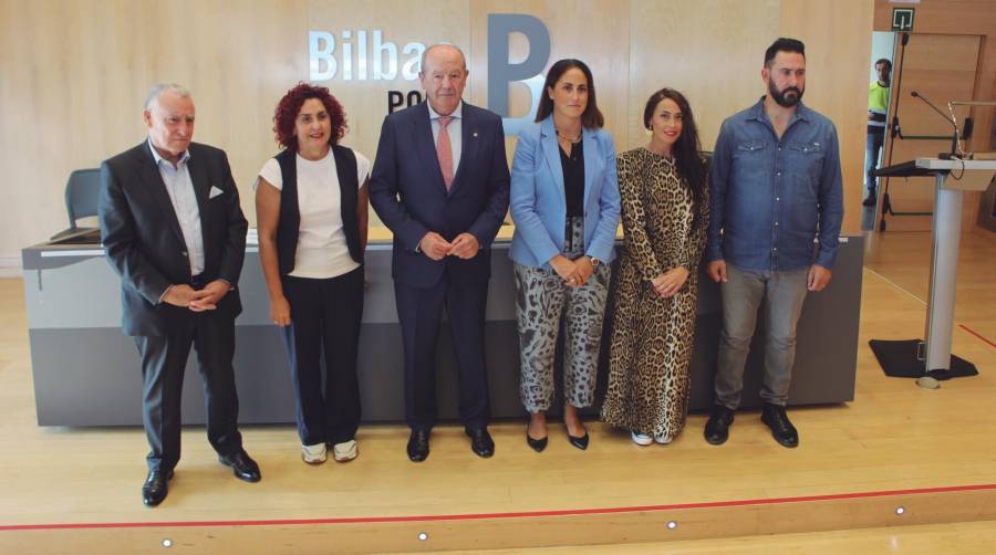 La estiba de Bilbao celebra la incorporación de nuevos trabajadores como signo de paz social