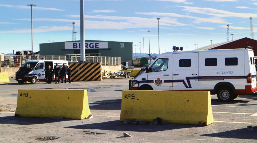 La Ertzaintza será “policía integral” en el Puerto de Bilbao. Foto J.P.