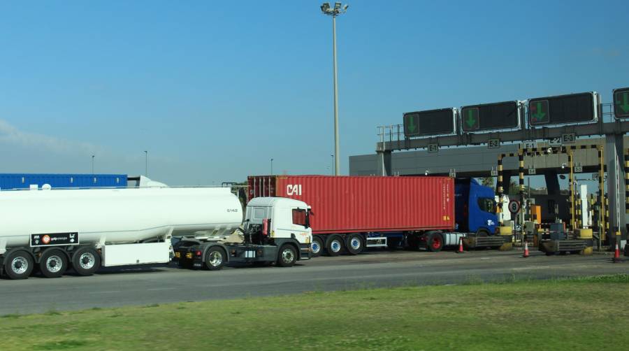 Las terminales del Puerto de Valencia abrirán el lunes 4 de noviembre en su horario habitual. Foto J. C. P.