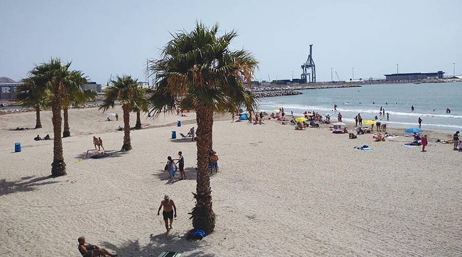 El Puerto de Alicante aprueba desafectar la playa de San Gabriel