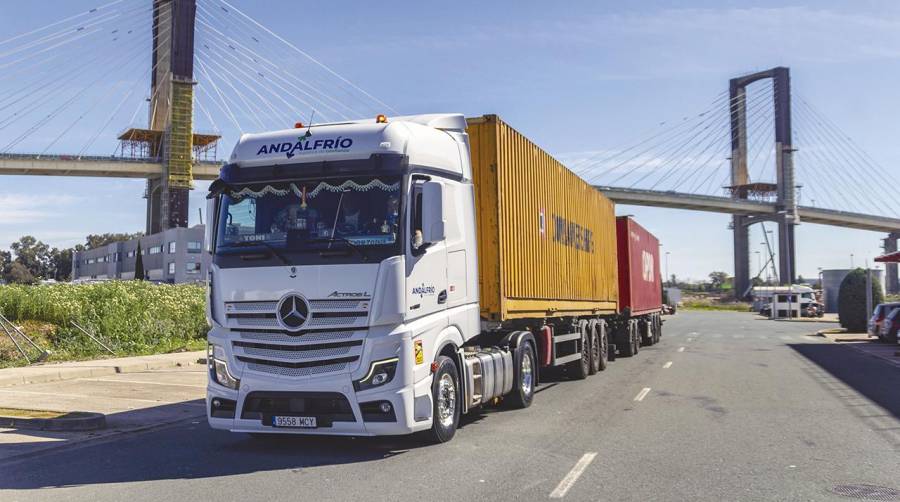 Andalfrío Logística es una compañía sevillana dedicada a la logística del transporte terrestre.