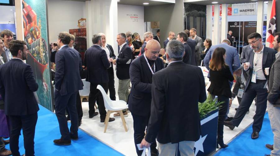 Numerosos clientes y amigos de Messina Line se dieron cita en el stand de la compañía en Breakbulk Europe 2024. Foto J.C.P.