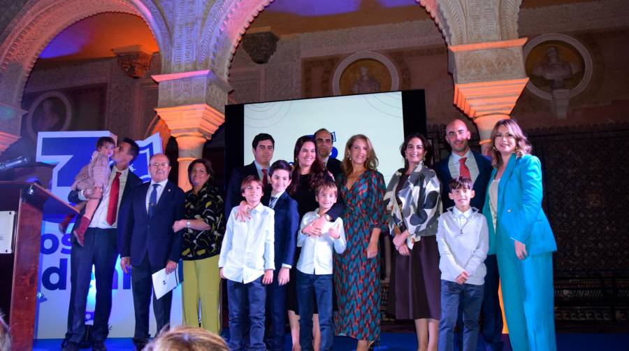 Francisco García Campos acompañado de su familia durante la celebración. Foto M.C.