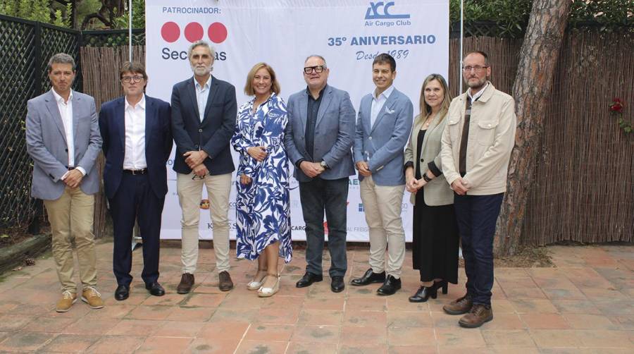 Junta directiva de Air Cargo Club: Alfred Lorman (Kerry Logistics); Lluís Albert Martínez (Gen-Air); Daniel Pasaro (Turkish Airways); Mónica Vicente (Aduaport);Fran García (Total Freight), Ricardo Bagen, presidente Air Cargo Club (IAS Handling); Lídia Soriano (DB Schenker); y Toni Juárez (Trans Junior). Foto M.V.