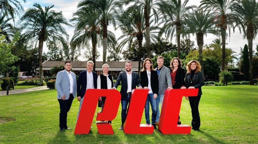 Jefes de delegación y propiedad de RLC. De izquierda a derecha: Manuel Lamprea (RLC Sevilla), Dario Dzordo (RLC Italia), Elia Martínez (directora financiera del Grupo RLC), Raúl Cerdán (gerente del Grupo RLC), Paqui Martínez (RLC Marítima), Till Groeber (RLC Denia), Belén González (RLC Import) y Marina Antigua (RLC Barcelona).