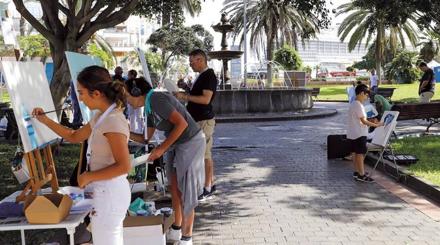 Los artistas que participaron en el XII Certamen de Pintura Rápida de la Fundación Puertos de Las Palmas se ubicaron en la zona del intercambiador de Santa Catalina.