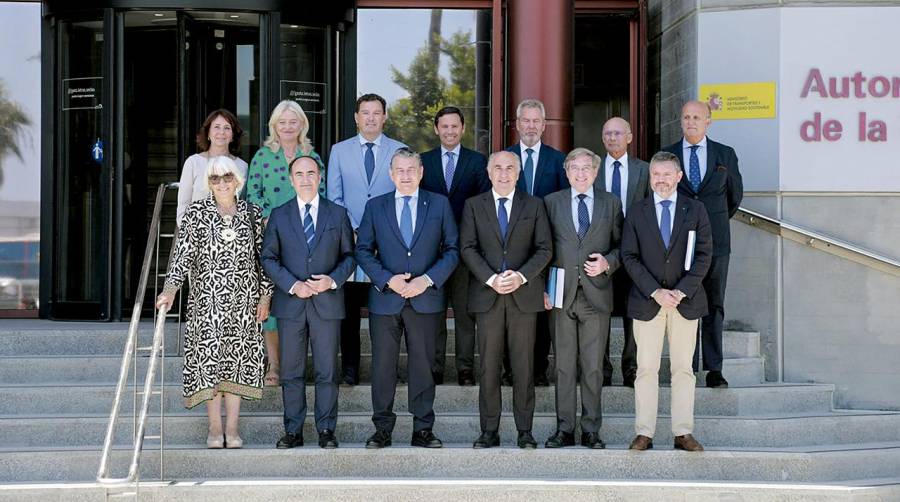 Presidentes de los puertos de Interés General del Estado de Andalucía, junto al Consejero de la Presidencia, Interior, Diálogo Social y Simplificación Administrativa, Antonio Sanz.