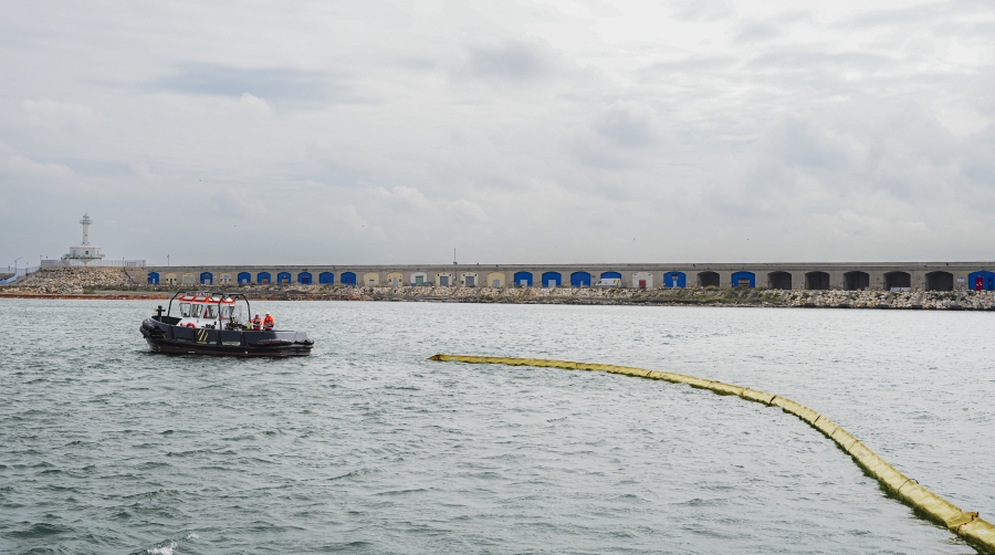 Port Tarragona prueba nuevos equipos de lucha contra la contaminación marítima