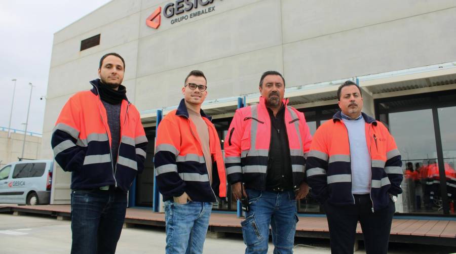 Pascal Puddu, sales manager de Noray Containers Logistics; Marc Moré, adjunto a dirección en Grupo Embalex; Manolo Gallardo, responsable de almacén en Gesica y Carlos Pereira, director de Gesica. Foto: J.P.