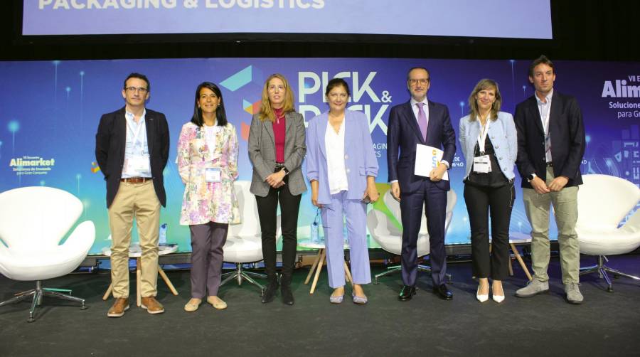 Desde la izquierda, Sergio Resille, subdirector de Alimarket; Marina Uceda, directora de Pick&amp;Pack; . Cristina Aparicio, Directora General de Economía Circular del Gobierno de la Comunidad de Madrid; Susana Magro, Subdirectora General de Planificación de la Movilidad y Transportes del Ayuntamiento de Madrid; Francisco Aranda, Presidente de UNO; Ana Fernández, directora de Publicidad de Alimarket; y Alex Brossa, director general del Clúster de Packaging, ayer en el acto de inauguración de la tercera edición de Pick&amp;Pack. Foto B.C.