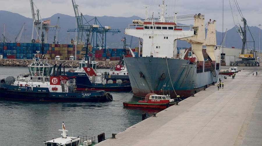 El buque “Caribana Express” abandona el Puerto de Castellón tras casi cuatro años sin actividad