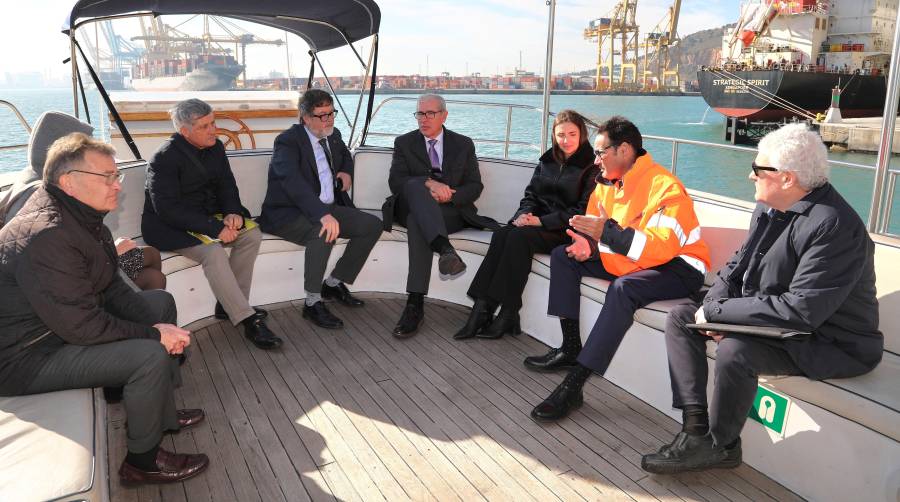 Los representantes de Port de Barcelona y Port Tarragona han realizado una visita conjunta por las instalaciones del Puerto de Barcelona.