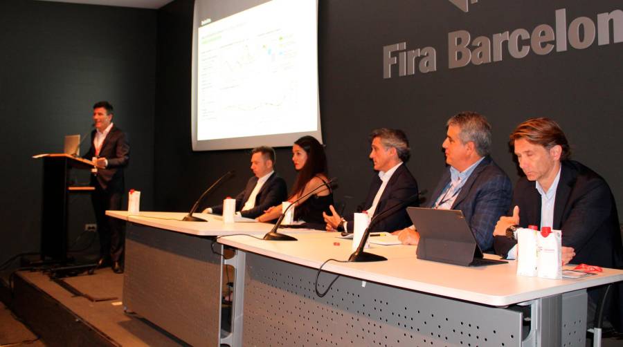 Desde la izquierda: Joaquín Linares, Miguel Ochoa y Sara Hernández, de Deloitte; Alejandro Rumayor, country manager Spain de Logicor; Gustavo Cardozo, managing director de España y Portuagal; y Alfonso Martínez, chied executive Officer de TSB. Foto B.C.