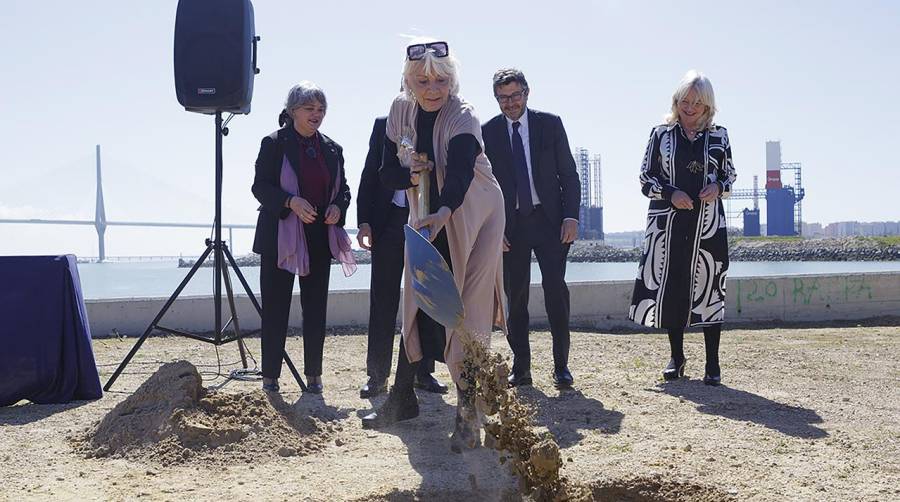 La presidenta de la AP de Cádiz, Teófila Martínez, ha presidido el acto junto a Álvaro Rodríguez Dapena, presidente de Puertos del Estado.