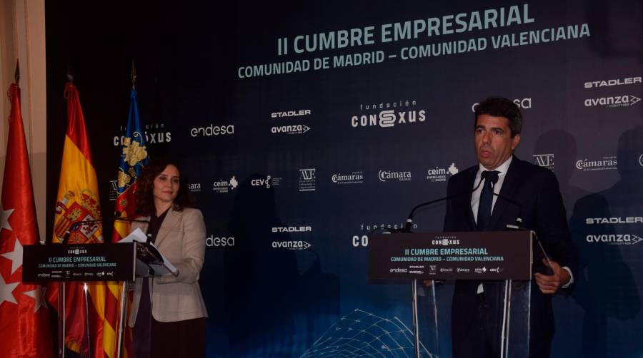 La presidenta de la Comunidad de Madrid, Isabel Díaz Ayuso, junto a su homólogo valenciano, Carlos Mazón, durante la rueda de prensa celebrada en la II Cumbre Empresarial. Foto M.J.