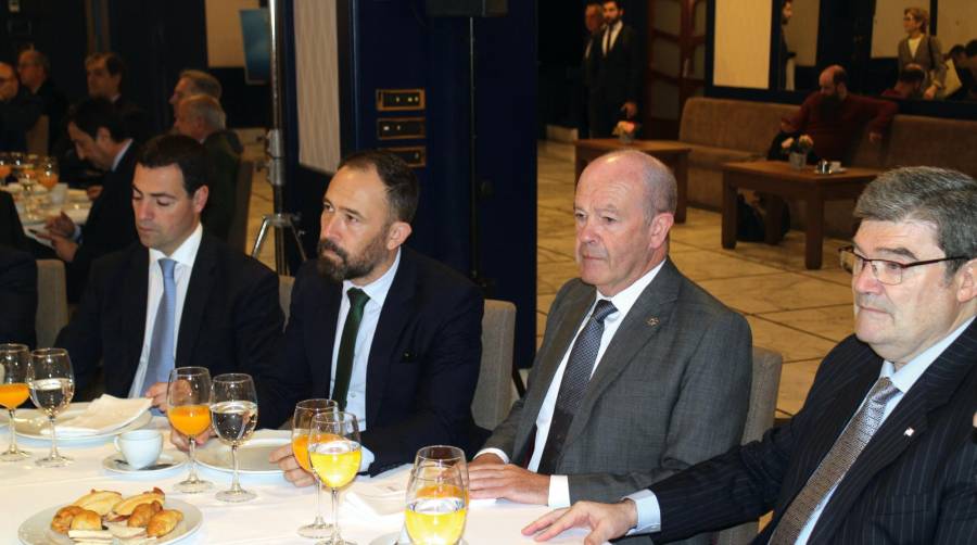 izq. a dcha: Imanol Pradales, diputado foral de Infraestructuras y Desarrollo Territorial; Denis Itxaso, delegado del Gobierno en el País Vasco; Ricardo Barkala, presidente de la AP de Bilbao; y Juan Mari Aburto, alcalde de Bilbao. Foto J.P.