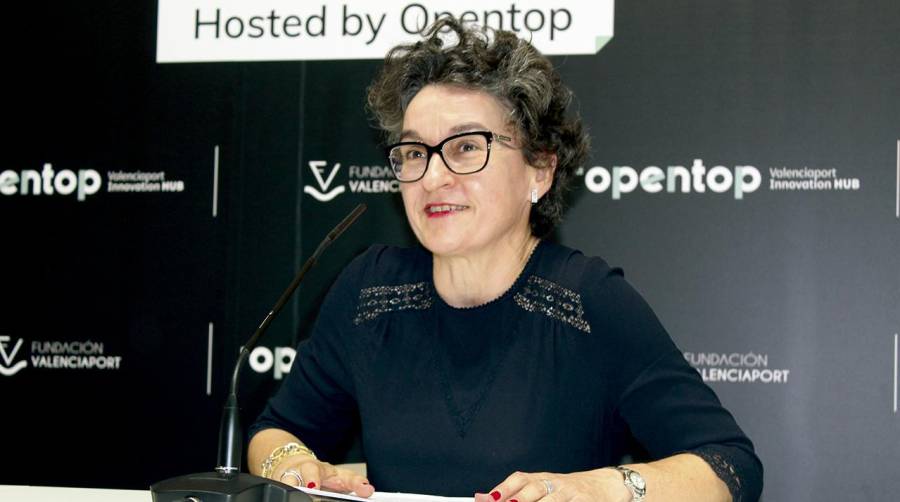 La presidenta de la APV, Mar Chao, ha instado a los asistentes al congreso organizado por Opentop a abrir sus mentes. Foio: J.C.P.