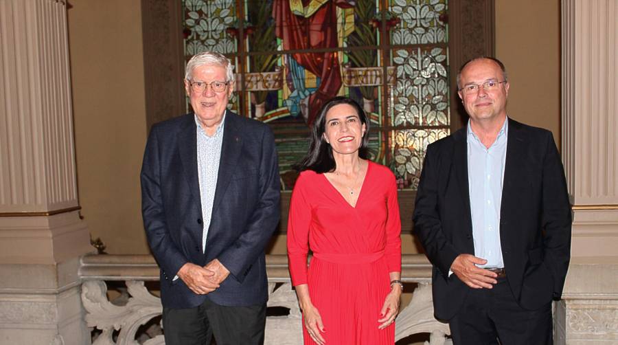 Luis Gay Mundó, Consejero de Honor; María Luisa Romero, directora general; y Lluis Gay Aragó, director Internacional, el miércoles durante ala cena con la prensa. Foto B.C.