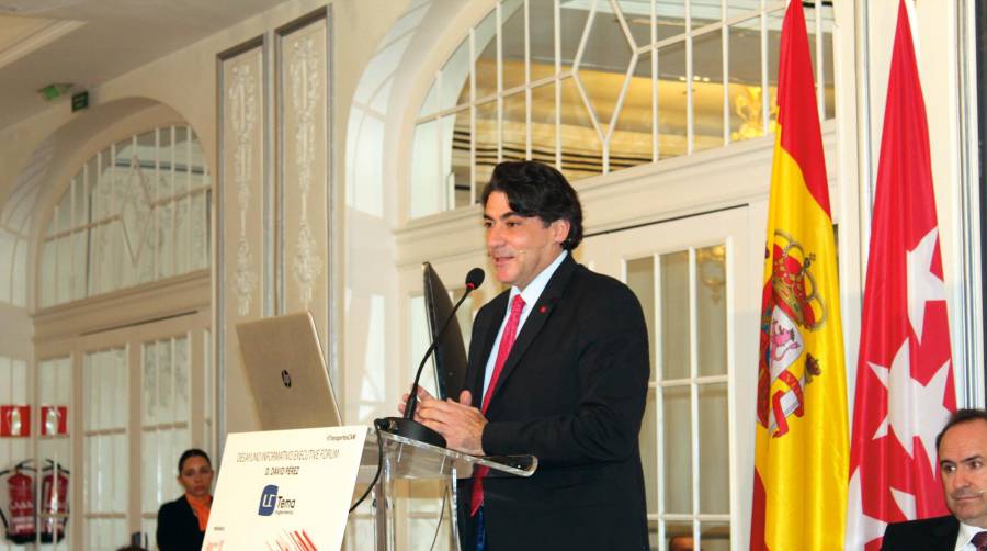 David Pérez, consejero de Transportes e Infraestructuras de la Comunidad de Madrid, esta mañana durante su intervención. Foto B.C.