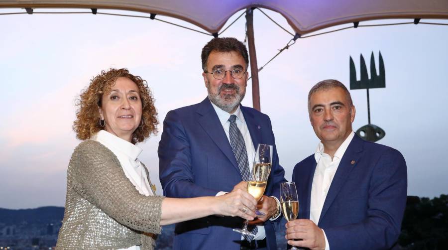 Ester Capella, consellera de Territori; Lluís Salvadó, presidente de Port de Barcelona; y Salvador Richard, presidente Asociación de Agentes Consignatarios de Barcelona. Foto J.J.M.