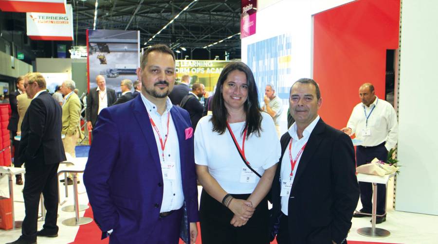 Desde la izquierda: Vicent Lladó, director Port Services Mediterranean en Konecranes; Catarina López, Manager, Port Services Spain; y Alfredo Bouza, VP Sales &amp; Marketing de Konecranes Port Service. Foto J.P.