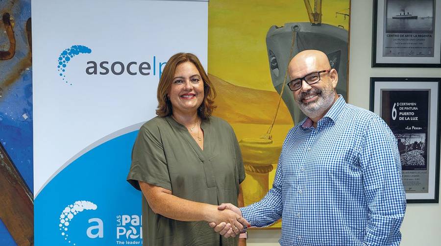 La presidenta de la Autoridad Portuaria de Las Palmas, Beatriz Calzada, junto al presidente de Asocelpa, Jaime Cabrera.