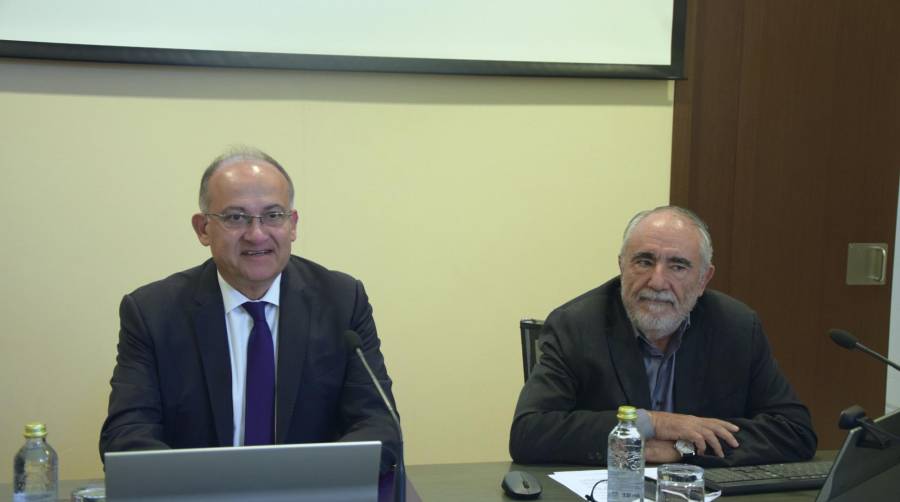 Joan Calabuig, presidente de la Autoridad Portuaria de Valencia; y Francesc Sánchez, director general de Valenciaport. Foto: Raúl Tárrega.