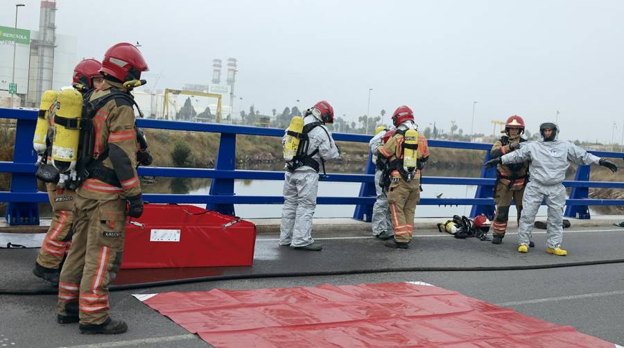 El simulacro se ha desarrollado en la dársena sur del puerto de Castellón.