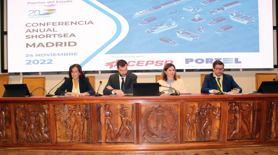 Desde la izquierda: Elena Seco, presidenta de SPC Spain; Benito Núñez, director general de la Marina Mercante; María José Rallo, secretaria general de Transportes y Movilidad del MITMA; Y Álvaro Rodríguez Dapena, presidente de Puertos del Estado, ayer en la inauguración de la conferencia anual y el 20 aniversario de SCP Spain, celebrada en Madrid. Foto B.C.