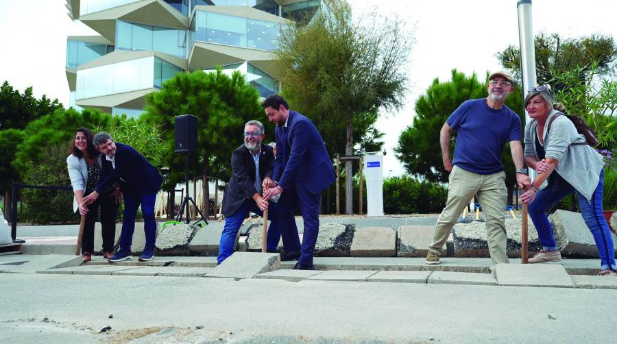 El acto de inicio de las obras del Parc del Port se ha llevado a cabo esta mañana junto a la sede institucional de la AP de Tarragona.