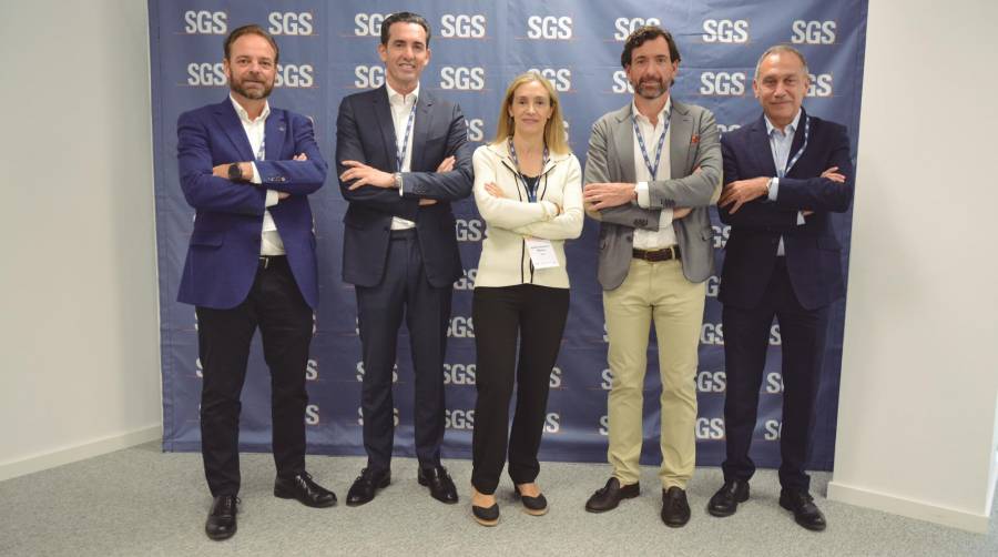 Alfredo Soler, presidente de Propeller Valencia; Francisco Segura, presidente del Clúster de Automoción y Movilidad de la Comunitat Valenciana (AVIA); Jackie Sánchez-Molero, directora de AVIA y moderadora de la jornada; José Luis Martínez Ridaura, Director Of Business Development &amp; Key Account Manager de SGS; y Enrique Planells, delegado de Grandes Clientes y Administraciones Públicas de Iberdrola en Comunitat Valenciana y Región de Murcia. Foto R. T.