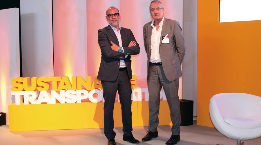 Eduardo Valencia, director de Industria Electrónica y Movilidad Sostenible de AMETIC; y José Llorca, jefe de Innovación de Puertos del Estado. Foto B.C.